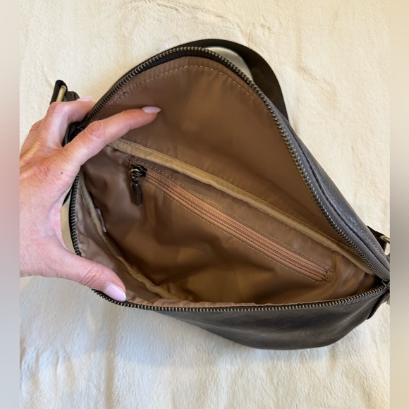 Azaria Amie Vegan Leather Fanny Pack - Picture 4 of 5